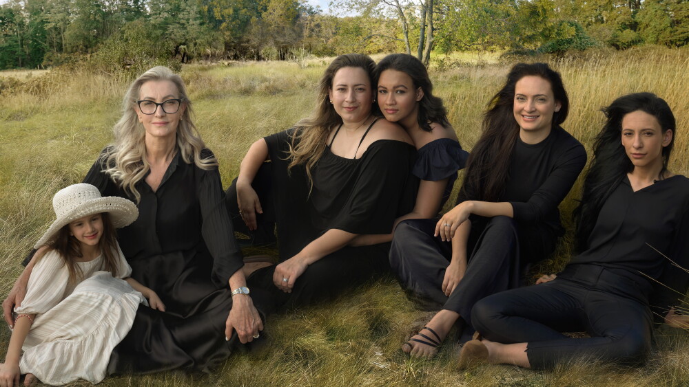 FedEx Collaborates with Annie Leibovitz to Spotlight and Elevate Small ...