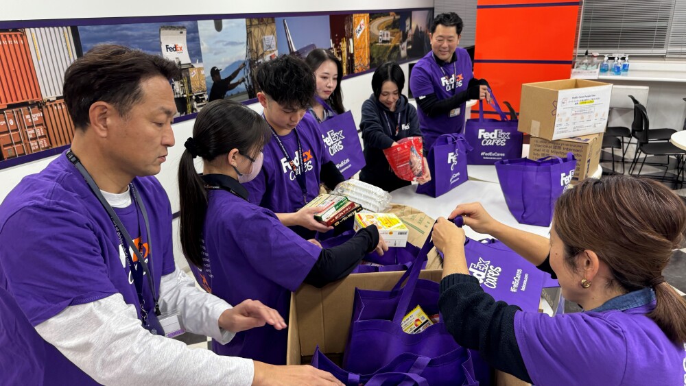 FedEx Purple Tote CSR.jpg