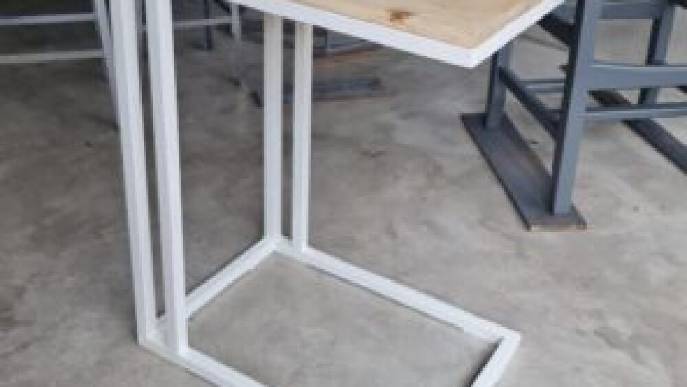 Wooden pallets Arm Table