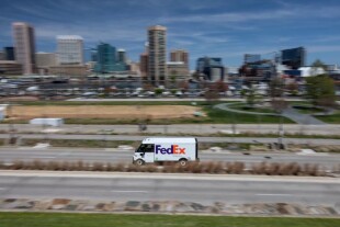 新聞照片一聯邦快遞旗下的zevo-600貨車從紐約抵達華盛頓特區-創下了電動貨車單次充電行駛距離最長的金氏世界紀錄.jpg