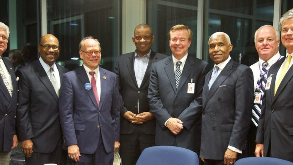dot-secretary-foxx-congressman-cohen-and-mayor-wharton-tour-fedex-express-world-hub