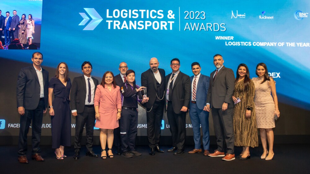 FedEx Express team receives the ‘Logistics Company of the Year’ award at the 2023 Logistics and Transport Awards.jpg