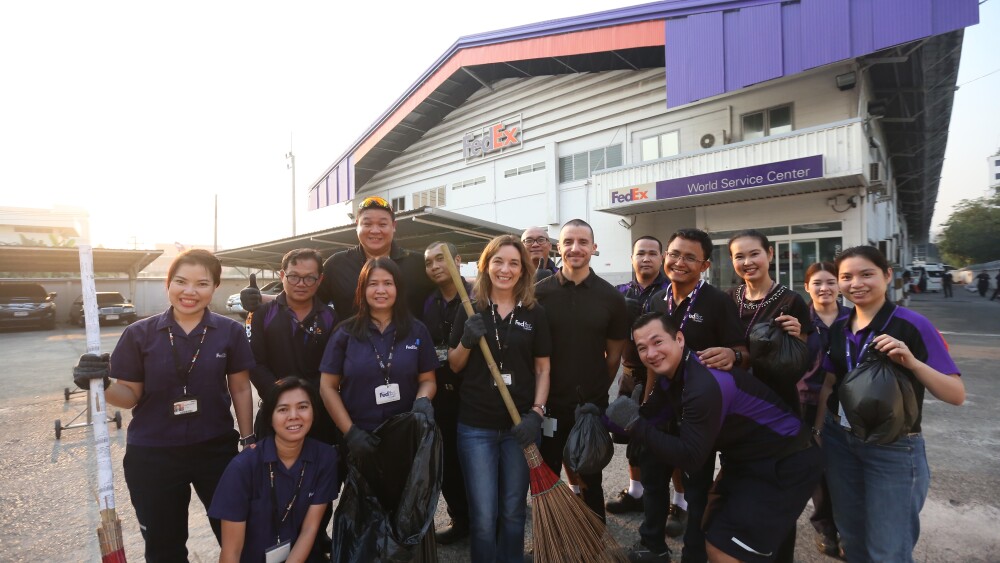 group-photo-big-cleaning-day.jpg