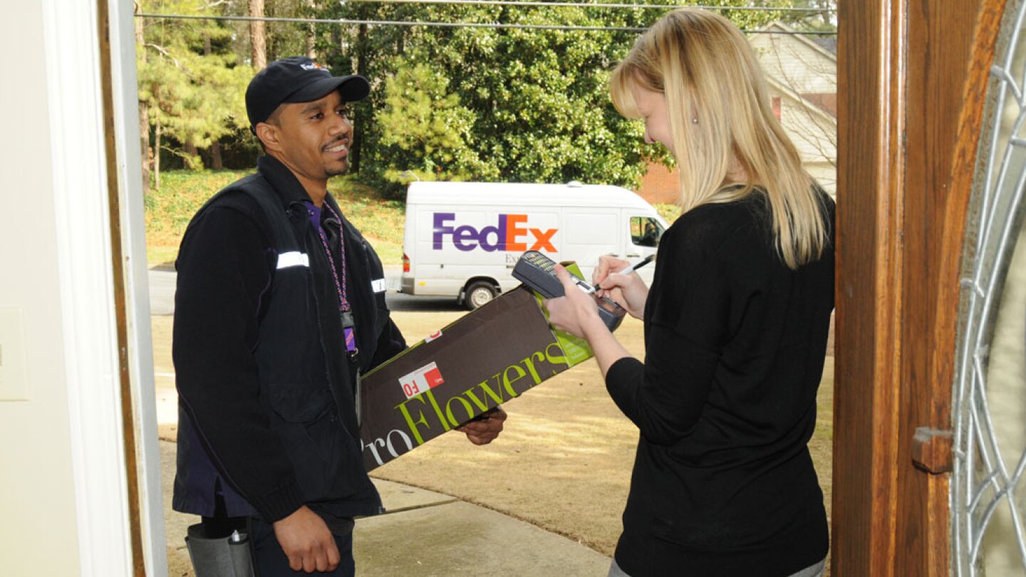 FedEx Delivers for Last Minute Shoppers this Valentine’s Day