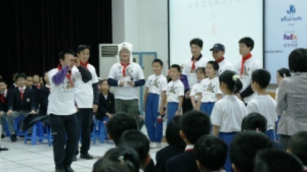 fedex-vlounteers-taught-students-road-safety-tips-by-a-role-play-2.jpg