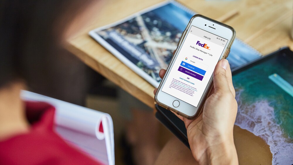 FedEx Boosts Convenience with New Paperless Home Pick-Ups 
Using FedEx Ship Manager® Lite