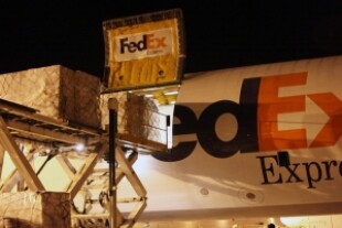 fedex-plane-loading.jpg