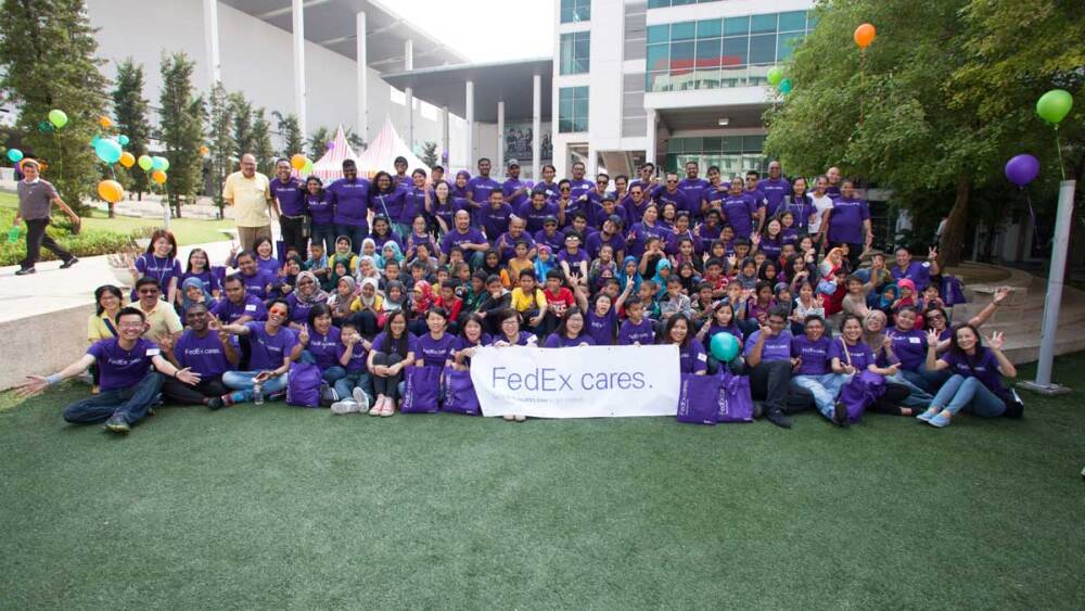 2015-fedex-cares-week-group-photo-28sep15.jpg