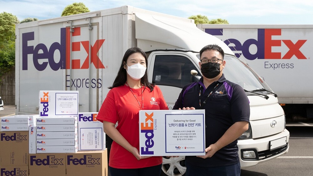 사진자료-페덱스fedex-학생들을-위한-돌봄-패키지와-함께-희망-전달.jpg