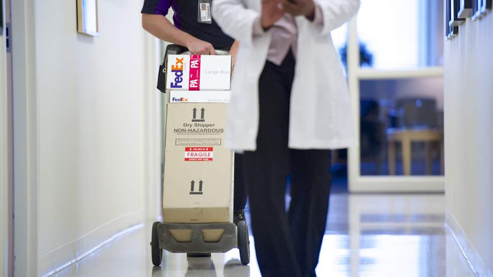fedex-healthcare-boxes-in-hospital-min.jpg