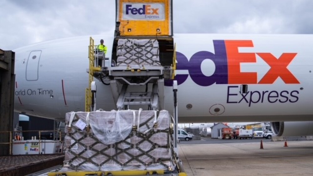 FedEx Restructures to Combine Ground and Express Delivery Networks - WSJ