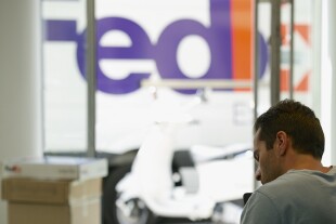 fedexvanplusman.jpg