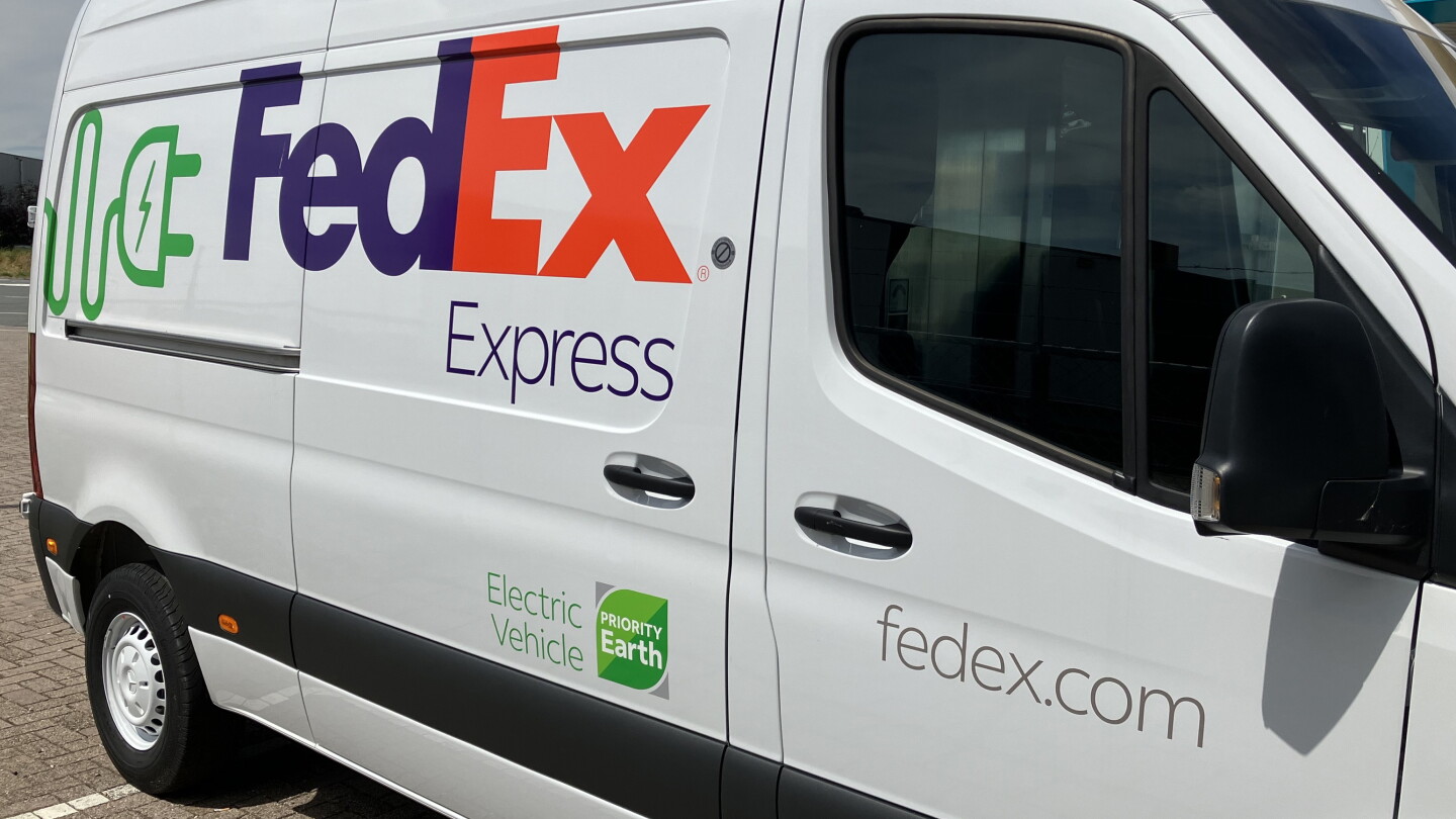 FedEx Express welcomes new Mercedes-Benz eSprinter to UK fleet