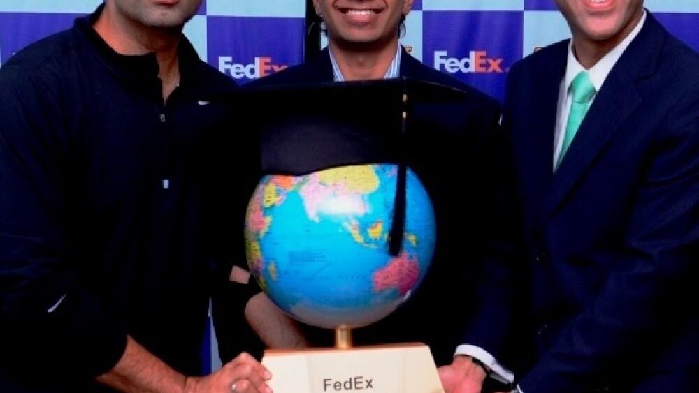 karan-johar-rakesh-shalia-managing-director-marketing-fedex-express-presenting-the-fedex-international-student-of-the-year-trophy-inr-500000-sponsorship-from-fedex-to-pune-student-anurag-das-2.jpg