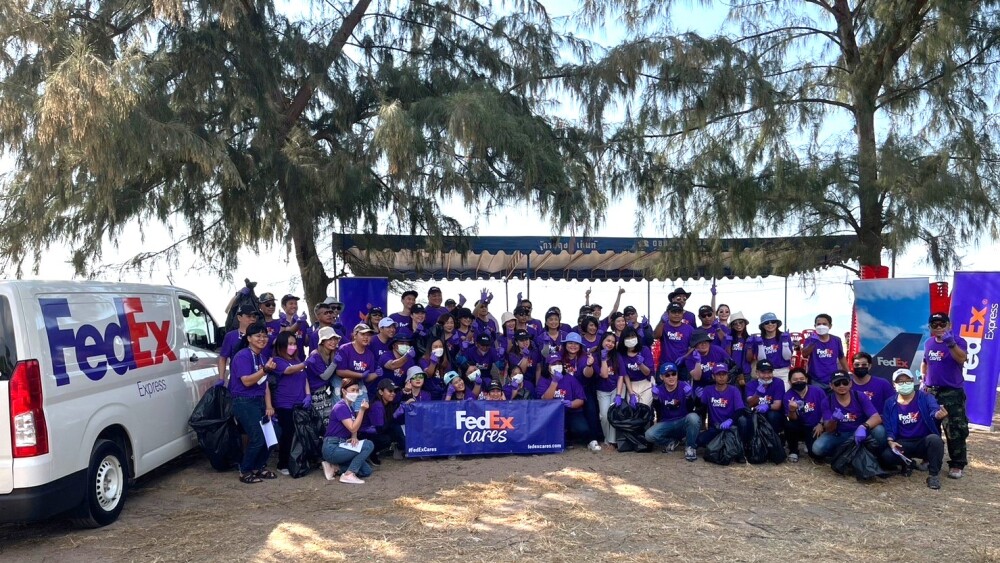 FedEx Beach clean up_Hero photo.jpg