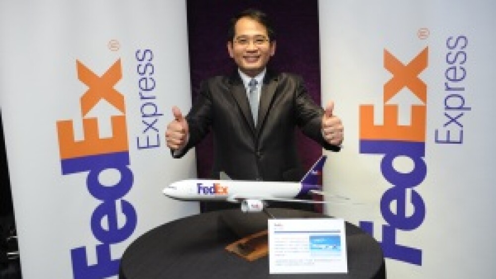 fedex-express-boeing777-showcase.jpg