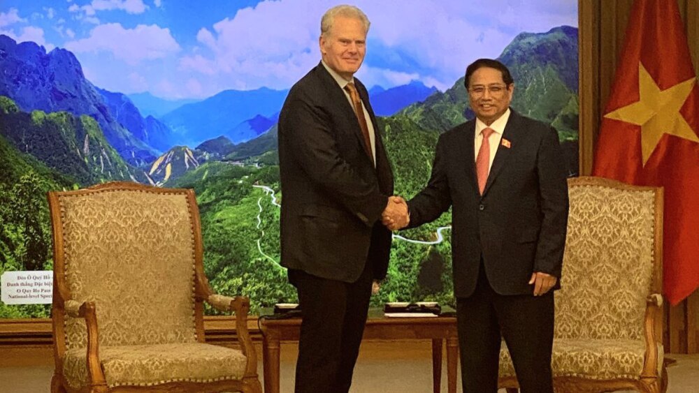 FedEx meeting with VN PM.jpg