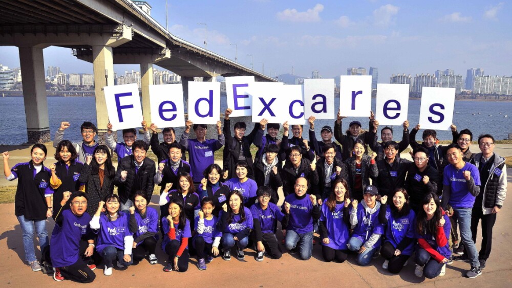 photo-kr-news-release-fedex-volunteers-support-children-with-visual-disability-06nov17-eng.jpg