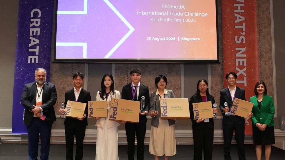 L-R - Maziar Sabet, President and CEO, JA Asia Pacific, top 3 winning teams and Kawal Preet, President, Asia Pacific, FedEx.