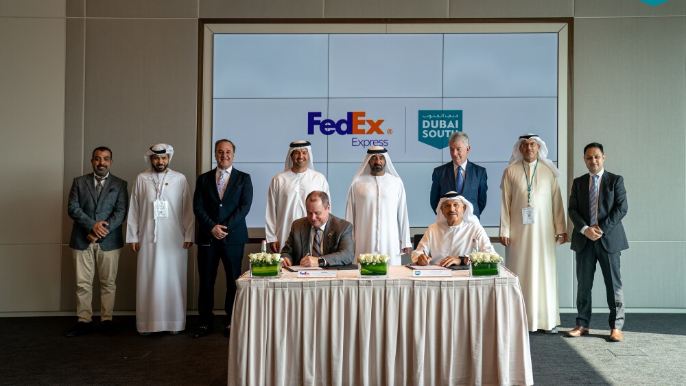 fedex-express-and-dubai-south-signing-the-agreement.jpg