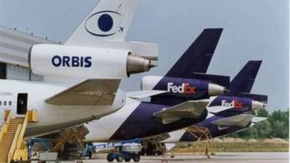 fedex-orbis-tails.jpg