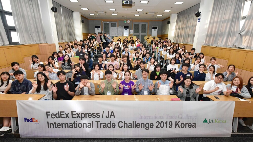 사진자료-페덱스fedex-ja-청소년-기업가-정신-함양-위한-국제무역창업대회-워크샵-진행.jpg