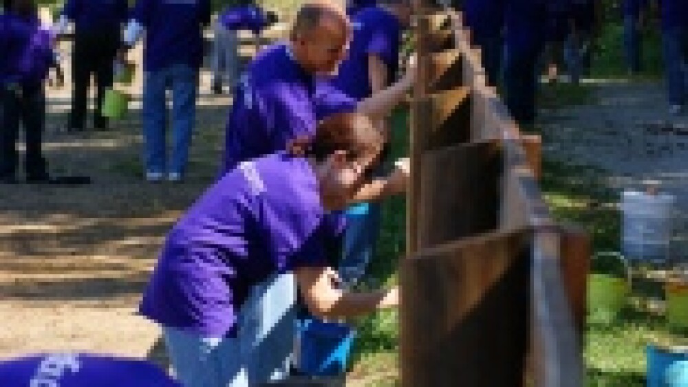 fedex-cares-day-2010-108.jpg