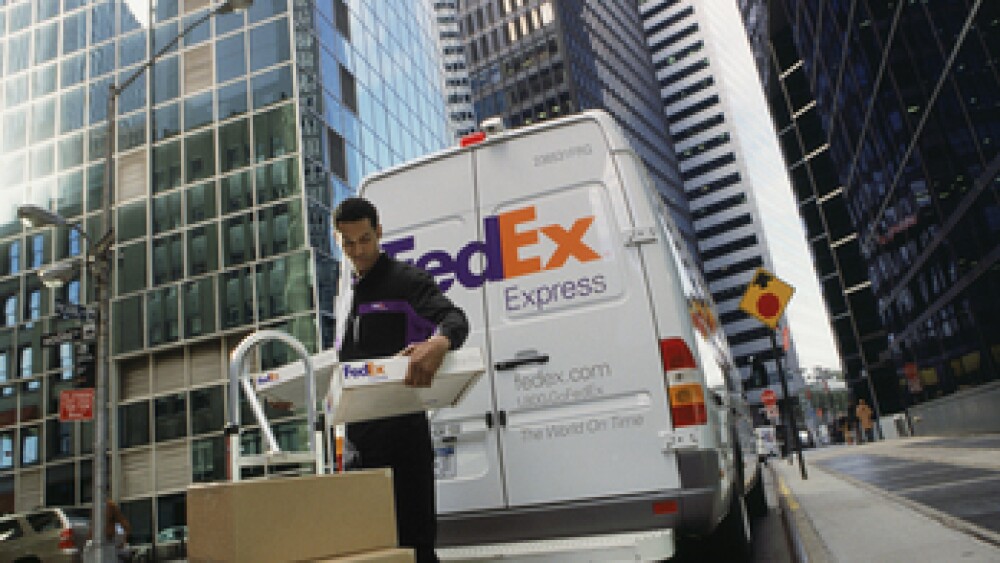 fedex-courier-and-truck-usa-qf-klein.jpg