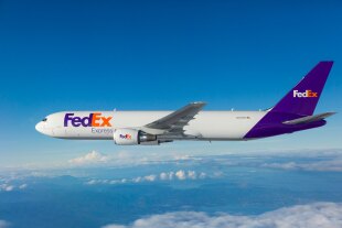 express-plane-767-master-cs-e5c3302-1601201.jpg