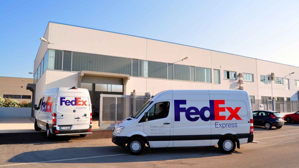 Fedex Express Corriere in via Delle Magnolie Zona Industriale