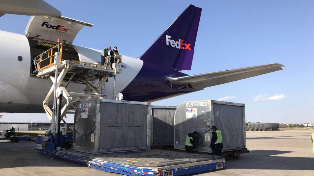 图片1-联邦快递与国际直接救济组织合作-运输5万个防护面罩从中国运输到美国.jpg