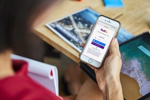 FedEx Boosts Convenience with New Paperless Home Pick-Ups 
Using FedEx Ship Manager® Lite