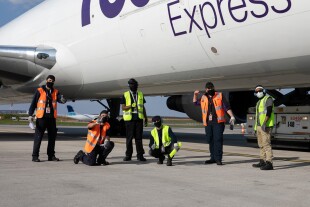 employes-fedex-mobilises-contre-le-covid-19.jpg