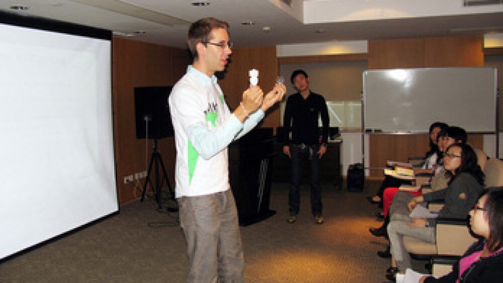 greennote-staff-teaches-environmental-initiatives-to-fedex-wuhan-employees-low.jpg