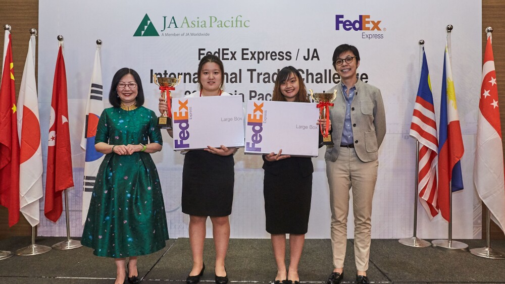 사진자료-페덱스fedex-ja-2018-국제무역창업대회-본선-개최-한국-베트남팀-우승.jpg