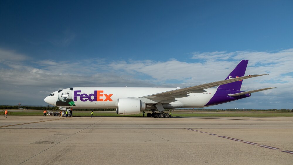 P5_FedEx transported two giant pandas from China to the U.S..jpg