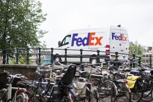 b-fedex-express-van-europe-6.jpg