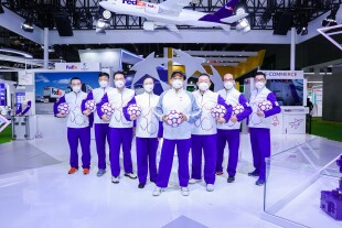 联邦快递致力于将热情、承诺与卓越融入到对客户的服务中