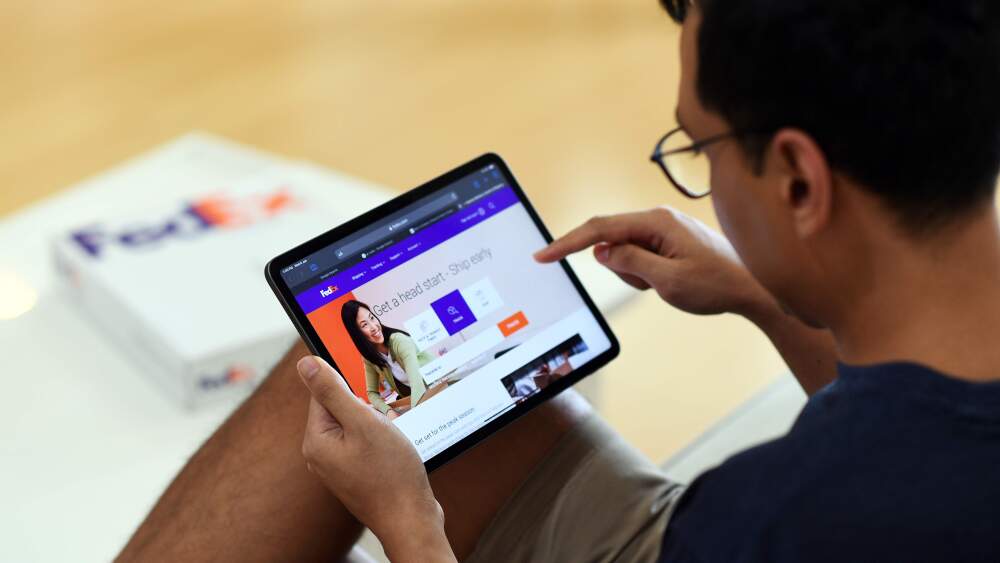 FedEx Launches New Cross-Border E-commerce Handbooks to Help Merchants Expand in China and Japan.jpg