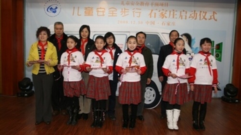 fedex-employee-volunteers-and-safe-kids-china-co-donated-road-safety-curriculum-to-dong-feng-xi-lu-primary-school-in-shijiazhuang.jpg